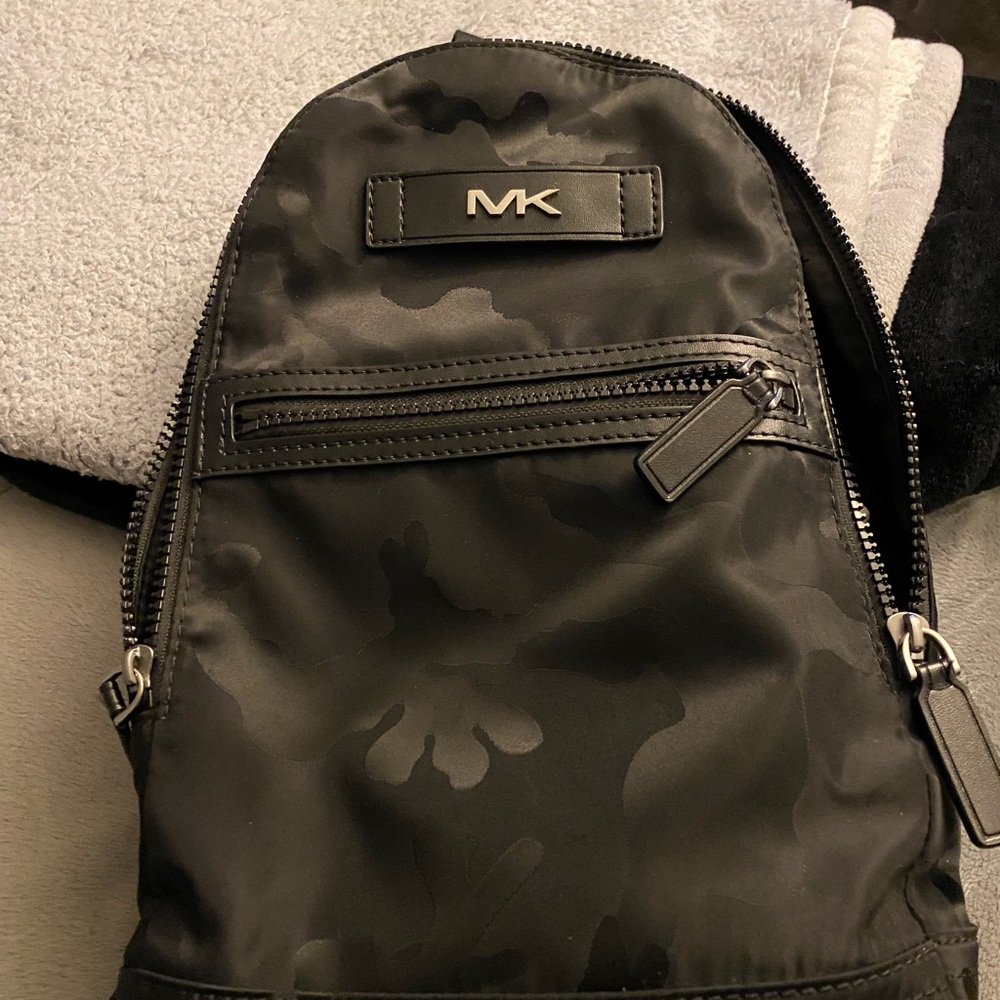 Michael Kors sling pack